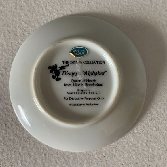 Disney's Alphabet Collection Mini Trinket Plate 3.25" Letter Q Queen of Hearts - Picture 2 of 2